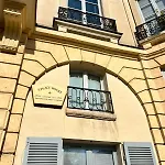Au Pied Du Chateau