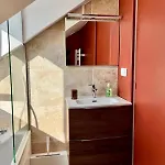 Au Pied Du Chateau *