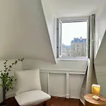 Au Pied Du Chateau * 凡尔赛