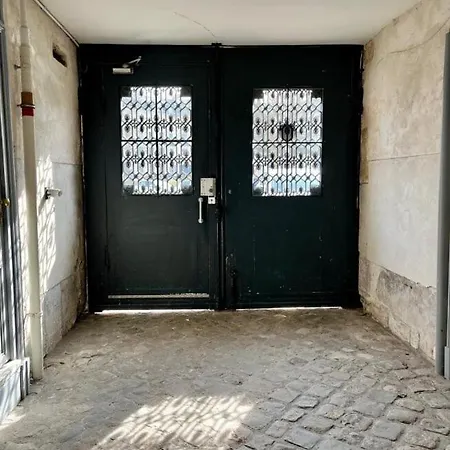 Au Pied Du Chateau Βερσαλλίες