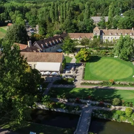 Au Pied Du Chateau